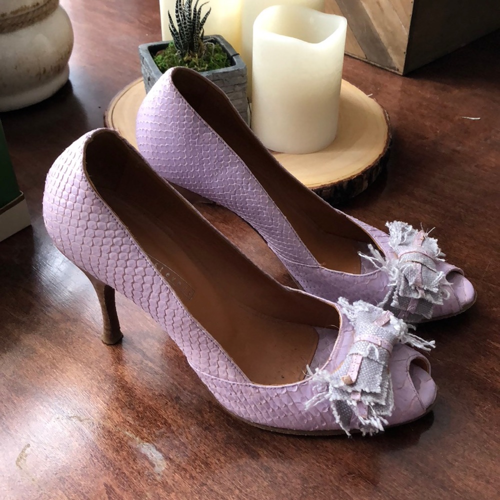 🌸 Italian snakeskin peep toe heels 👠